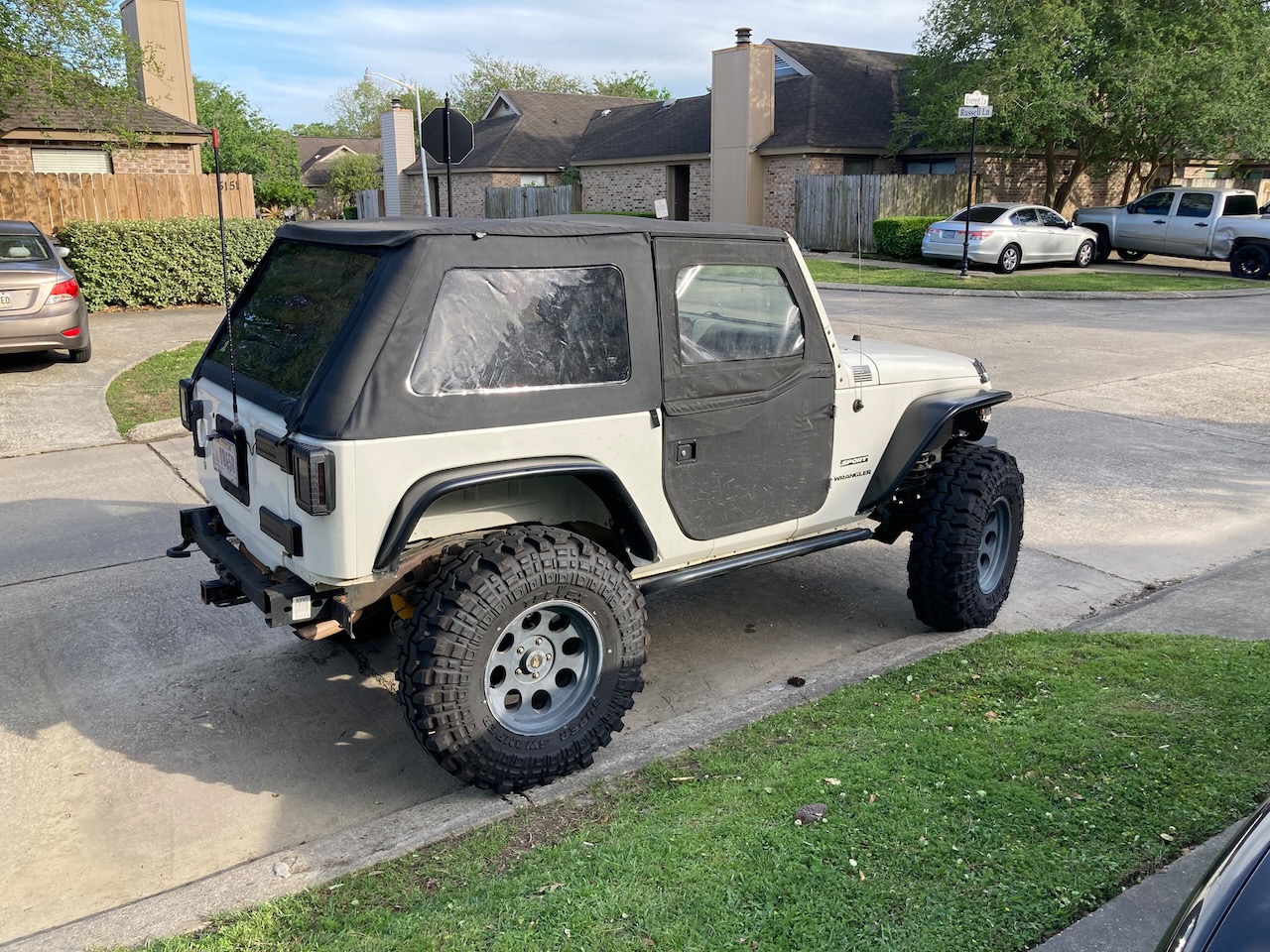 2010 Jeep Wrangler JK - Passengers Rear Side w/Top